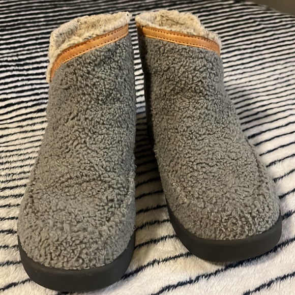 Sanuk Slipper Boots - Picture 2 of 3